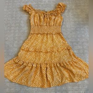 Yellow dress with whi flowers